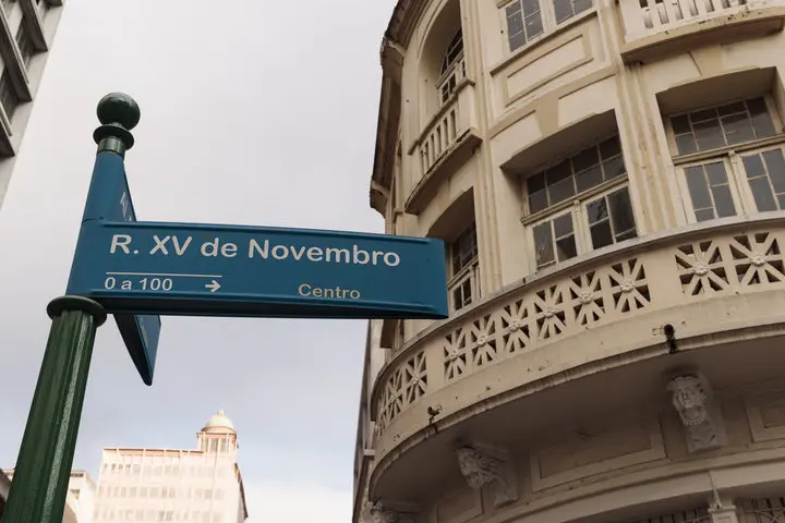 Placa da Rua XV de Novembro, em Curitiba